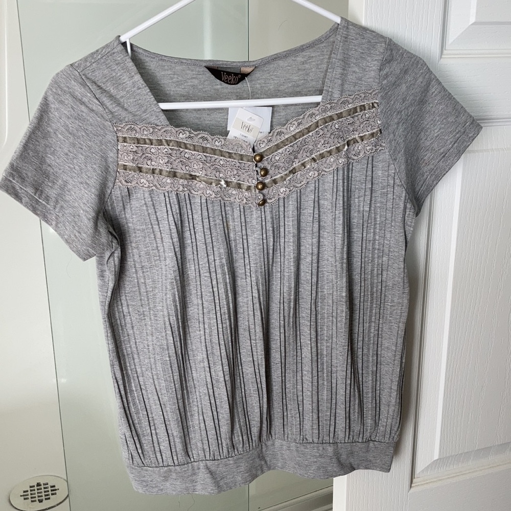 NWT Veeko laced button t-shirt
